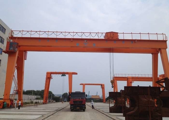 Gru a cavalletto industriale su rotaia da 35 tonnellate con sistema a verricello