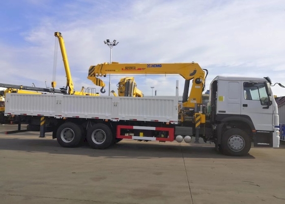 Gru 75km/H 88km/H 8 Ton Crane Truck dell'asta montata camion di alta efficienza