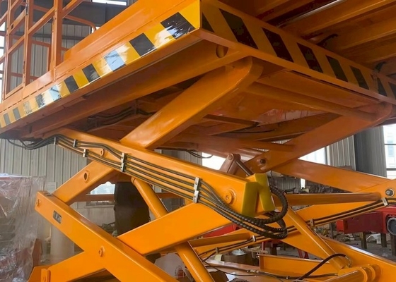 Ascensore diesel di forbici della piattaforma 680kg dell'OEM 3.98mx1.83m per terra irregolare