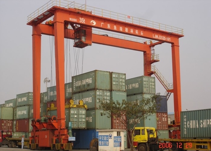 Gru della gru 15.4M-18.2M Lift Container Gantry del contenitore del porto del ODM A6 con lo spalmatore